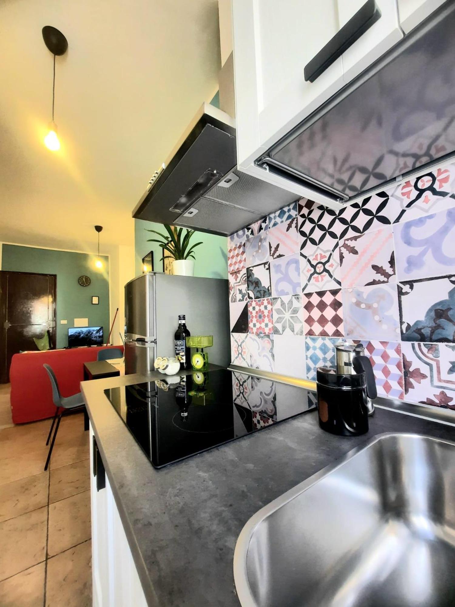 Jaky Maison Torino, Cozy & Modern Stay With Wi-Fi, Kitchen & Balcony Exterior foto