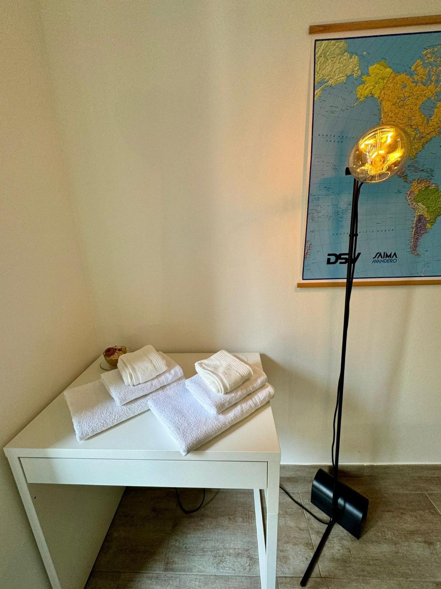 Jaky Maison Torino, Cozy & Modern Stay With Wi-Fi, Kitchen & Balcony Exterior foto